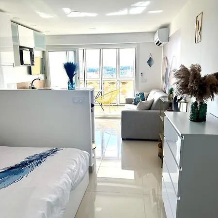 Loggia Vue Port Confort Et Design Proche Agde